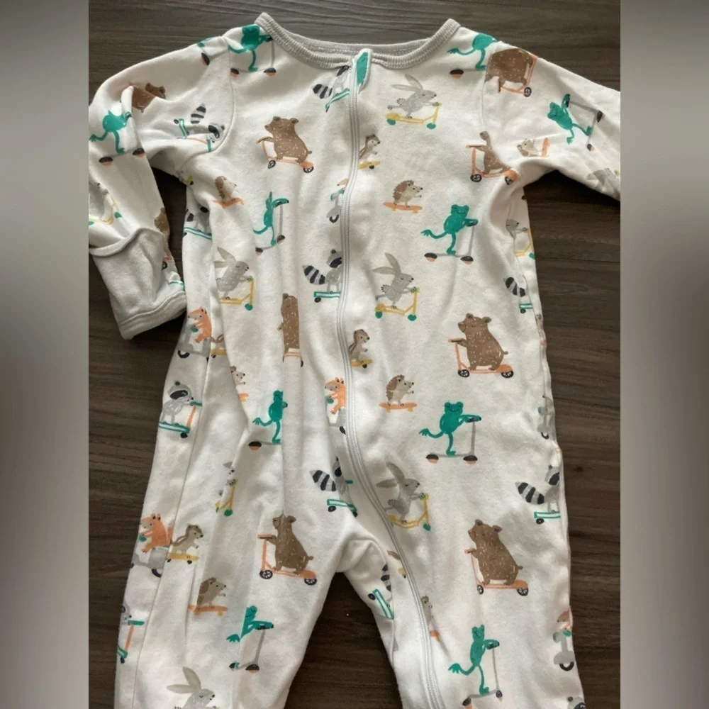 Wonder Nation Cream Footie with Animal Print size 3/6M